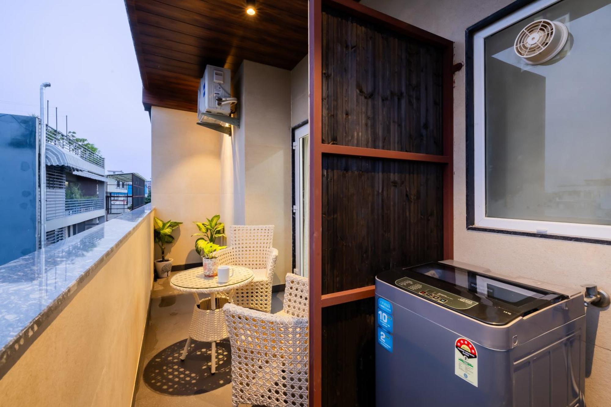 Kyomi Service Apartments 구르가온 외부 사진