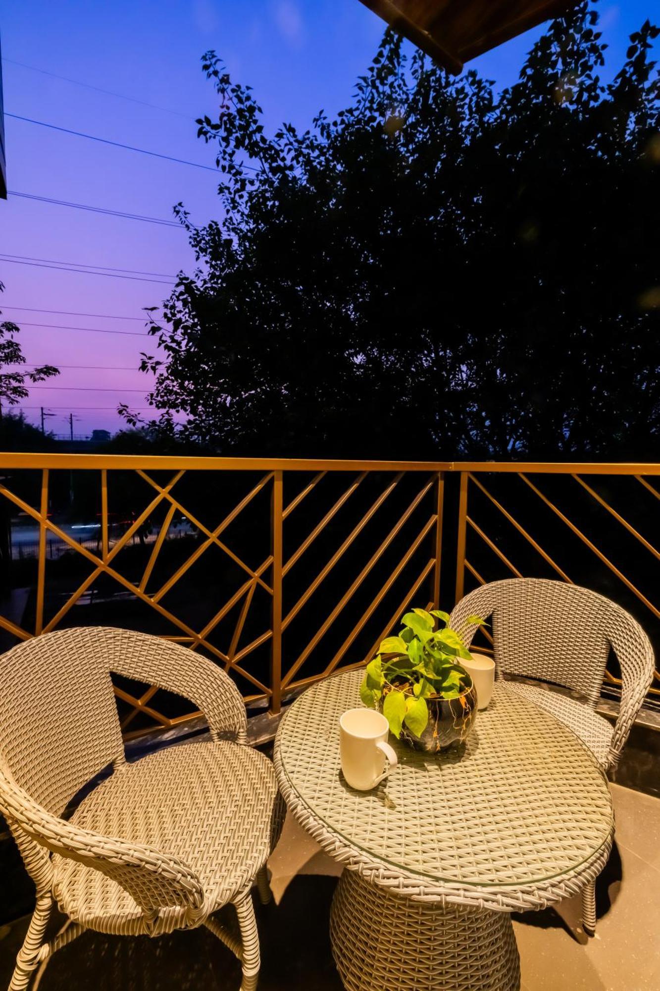 Kyomi Service Apartments 구르가온 외부 사진